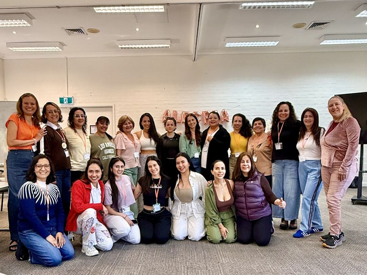Mujeres reunidas en Renueva 2026